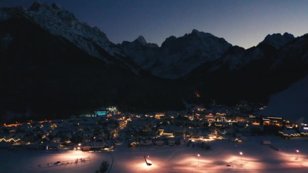 Kranjska gora à noite — Vídeo de Stock