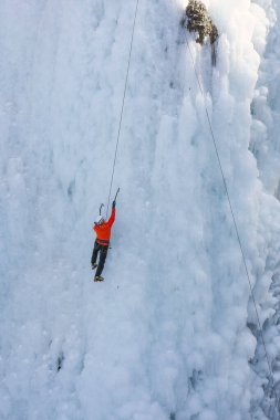 Buz çağlayanın zirvesine yakın.