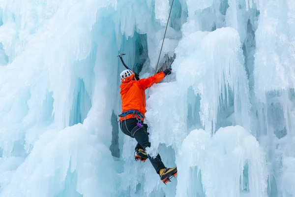 Técnica de escalada em gelo — Fotografia de Stock