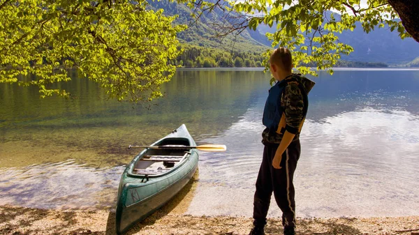 Kayak infantil en la naturaleza —  Fotos de Stock