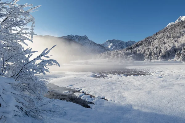 Lago intermittente di Ledine in Slovenia — Foto Stock