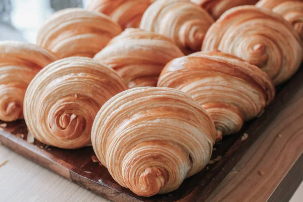 Croissants Rollos Cálidos Mantequilla Fresca Croissants Franceses Americanos Pasteles Horneados — Foto de Stock