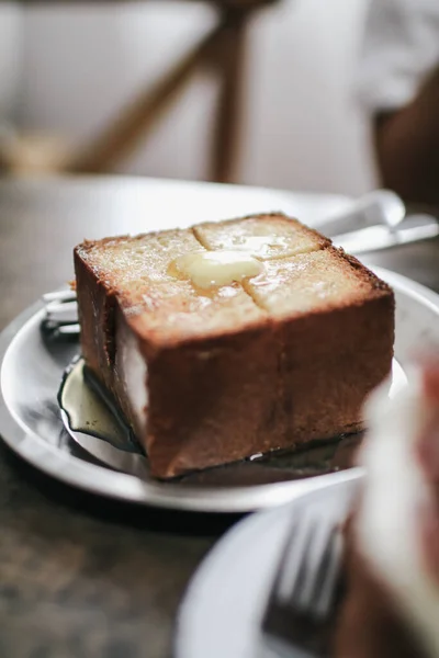 Pão Francês Torrado Manteiga Prato Com Café Para Café Manhã — Fotografia de Stock