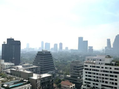 Bangkok, Tayland - 15 Ocak 2021. Hava kirliliği tehlikeli seviyelerde devam ediyor. Başbakan 2.5 kirletici - toz ve duman yüksek seviyeli PM 2.5. Kanser riski olan yer, Tayland-İmaj