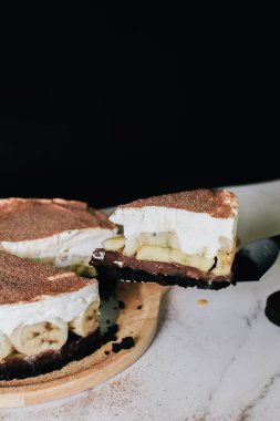 Banoffee keki muzlu, kremalı, çikolatalı, karamel, kahve ve şekerli kafe restoranında