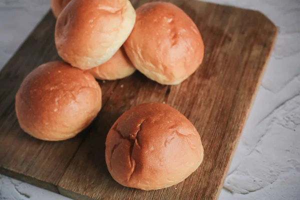 Frisch Gebackenes Brot Bio Vollkornbrote Auf Weißem Hintergrund Mini Brotstapel — Stockfoto