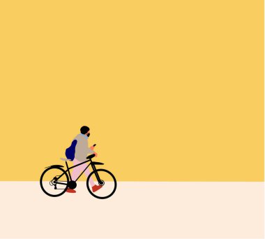 Maske takan ve dışarıda telefon kullanan genç adam sokakta bisikletinin yanında yürüyor. Yaşam tarzı kavramı. Covid salgını sırasında yeni normaller. Sosyal sorumluluk.