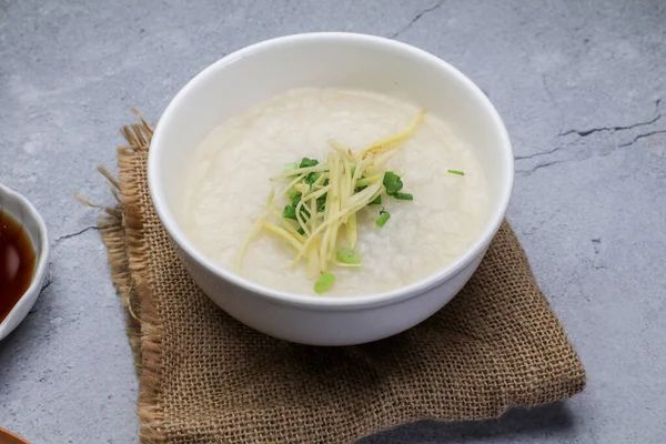 Gachas Arroz Congee Con Jengibre Fresco Cilantro Desayuno Favorito Para —  Fotos de Stock