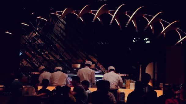 Emberek Esznek Étteremben — Stock videók