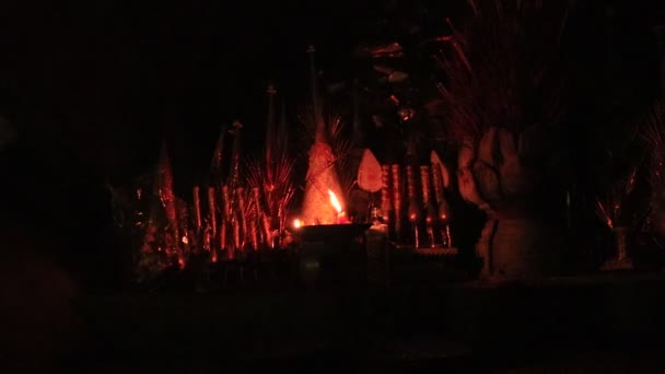 Velas Incenso Brilhante Altar Durante Uma Cerimônia Oração Para Pchum — Vídeo de Stock