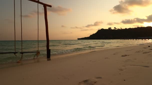 Romantická Scenérie Houpačky Pláži Při Západu Slunce Sok San Ostrově — Stock video