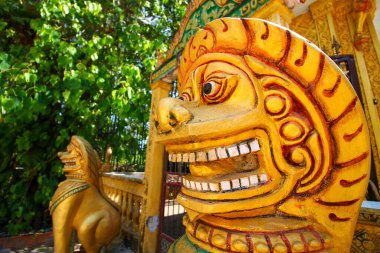 Tapınakta bir Buda heykeli