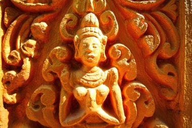 Buda heykeli tapınakta.