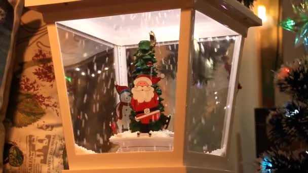 Animatronic Περιστρεφόμενη Χριστουγεννιάτικη Διακόσμηση Κλασικό Και Παραδοσιακό Στυλ Που Εμφανίζεται — Αρχείο Βίντεο