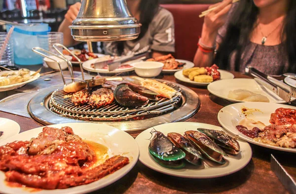 Yerel Olarak Gogi Gui Olarak Bilinen Geleneksel Kore Bbq Inda — Stok fotoğraf