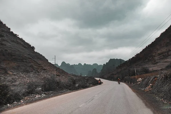 Dunkle Und Stimmungsvolle Filmkulisse Einer Leeren Straße Die Berge Dong — Stockfoto