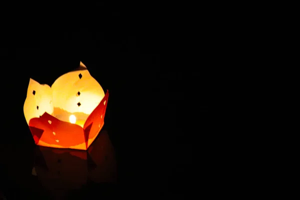 Une Lanterne Solitaire Dans Nuit Pendant Floating Lantern Festival Également — Photo