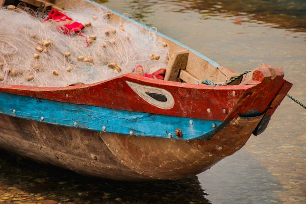 靠近一艘载有渔网的越南渔船 展示越南沿海的当地文化和生计 — 图库照片