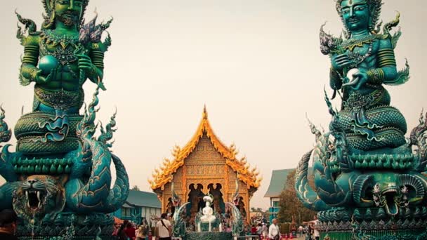 Nur Redaktionelle Verwendung Touristen Erkunden Den Wat Rong Suea Ten — Stockvideo