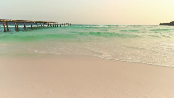 Scène Éthérique Vagues Douces Sur Une Plage Sable Blanc Île — Video