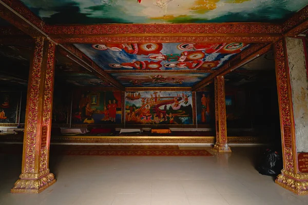 Πίνακες Ζωγραφικής Στον Τοίχο Και Την Οροφή Του Sampov Pram — Φωτογραφία Αρχείου