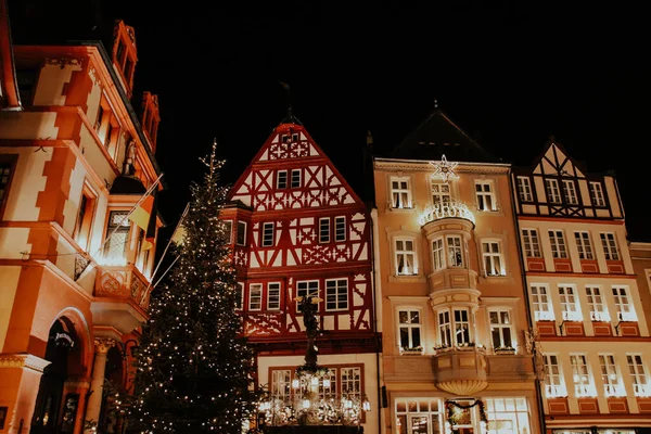 Středoněmecké Domy Osvětlené Vánocům Historickém Městě Bernkastel Kues Německo — Stock fotografie
