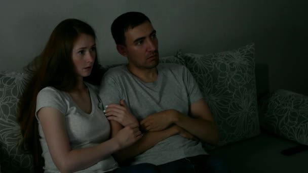 Shocked Man Woman Watch Spectacular Movie Attractive Couple Surprised Interesting — Vídeos de Stock