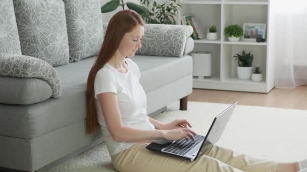 Red Hair Woman Freelancer Student Types Laptop Freelancer Works Home — Stockvideo