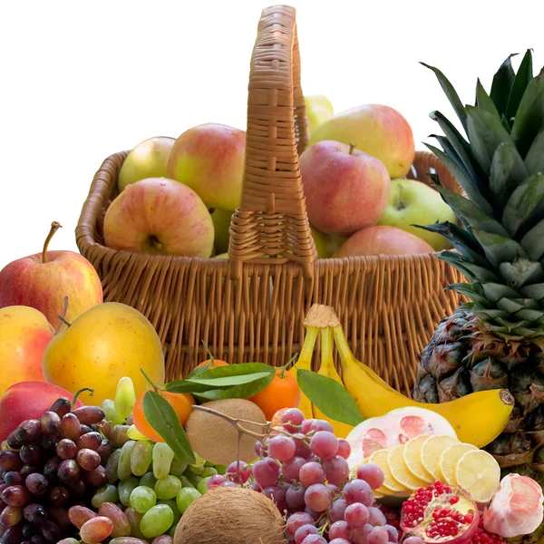Cestas com frutas . — Fotografia de Stock