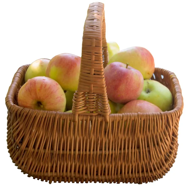 Корзина со свежими яблоками . — стоковое фото