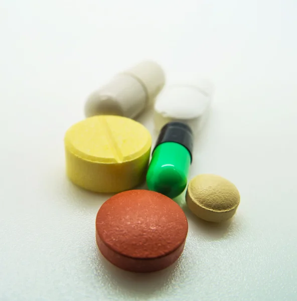 Медицина, капсула и таблетки — стоковое фото