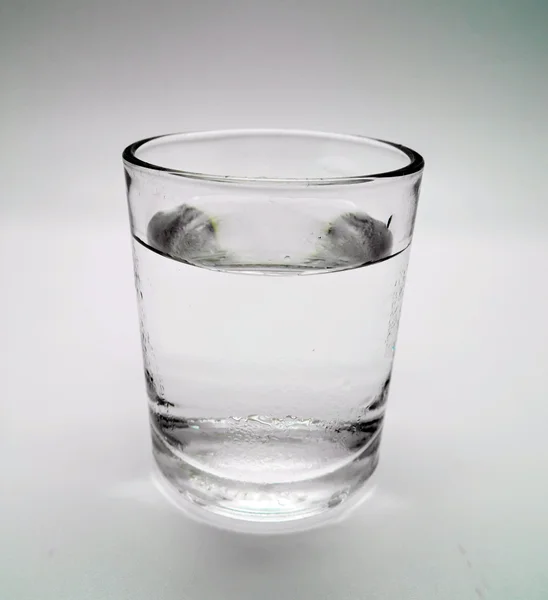 su üzerinde izole