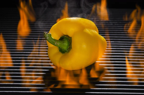 Yellow Pepper on a Hot Flaming Grill — Stock Photo, Image