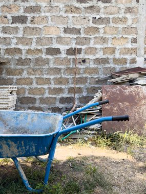 Mavi tramvay, inşaat, tramvay, inşaat malzemeleri. Yüksek kalite