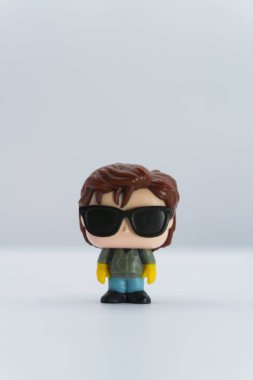 Erivan, Ermenistan - 12.24.2025: Yabancı Şeyler dizisinden oyuncaklar, Anaokulundan plastik oyuncaklar. Ünlü TV dizileri ve onlara dayalı ürün yerleştirmeleri, çocuk oyuncakları. Yüksek kalite