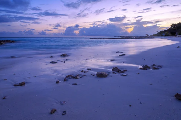 Maldivas. Puesta de sol en la playa . —  Fotos de Stock