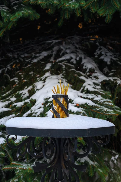 Yanan bir mum. Kolomna, Rusya Federasyonu.