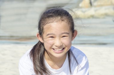 Sahilde güzel bir kız