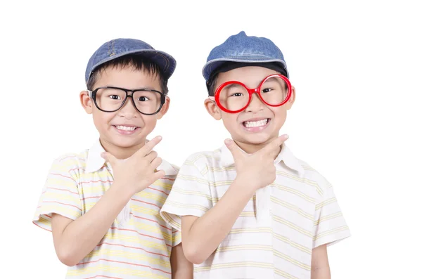 Giro gêmeo sorrindo no fundo branco — Fotografia de Stock