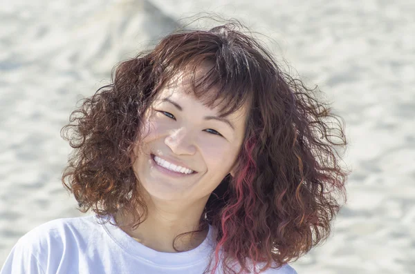 Beautiful woman on the beach — Stock Photo, Image