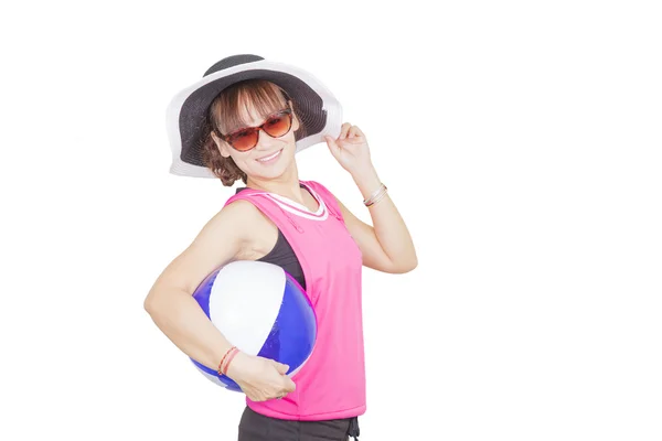 Hermosa mujer joven con sombrero y gafas de sol — Foto de Stock