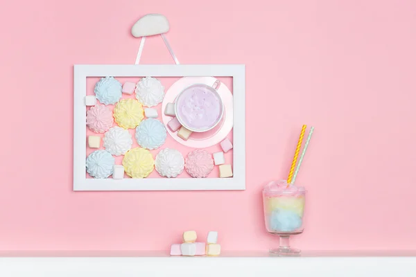 Duvara bardak. En az tarzı. Vanilya şeker. Pastel marshmallow