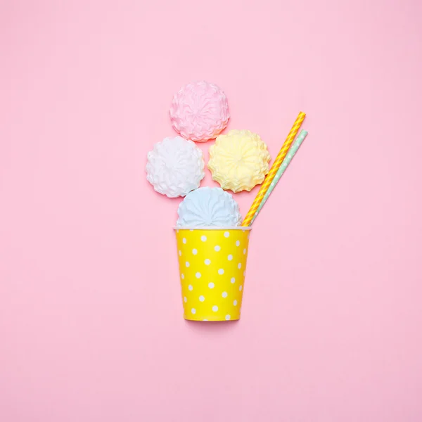 Vanilla desert on a pink background. Minimal style — Stock Photo, Image