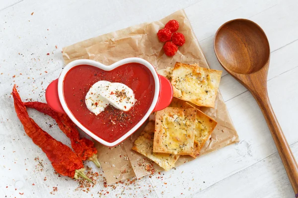 Top view of a spicy tomato soup with mozzarella and chips — Stock Photo, Image