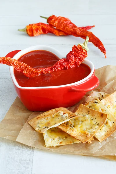Tomato soup with chili and cheese crisps — Stock Image Tomato soup with chili and cheese crisps Stock Photo
