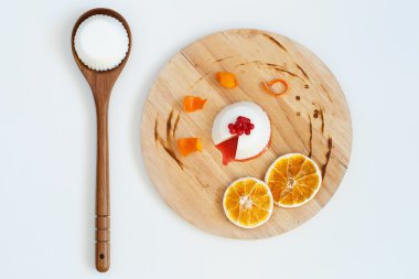 Panna cotta kızılcık ve turuncu ile Üstten Görünüm