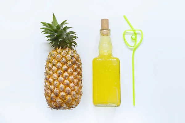 bir ananas ve ananas suyu Üstten Görünüm
