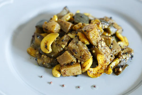 kaju fıstığı ile patlıcan yahni Close-Up