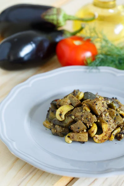 kaju ve zeytinyağı ile patlıcan yahni yakın çekim