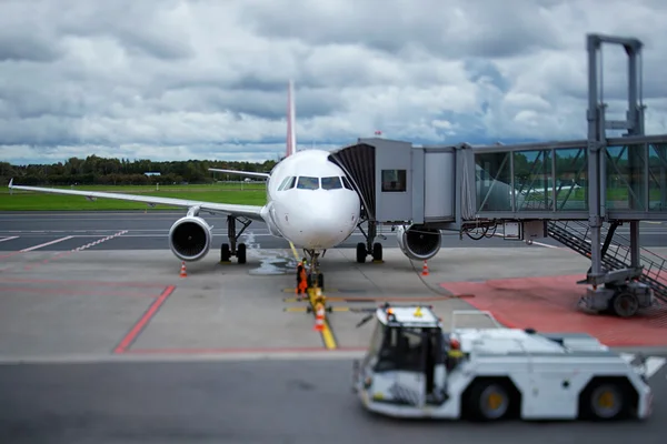 uçak terminal yakınında
